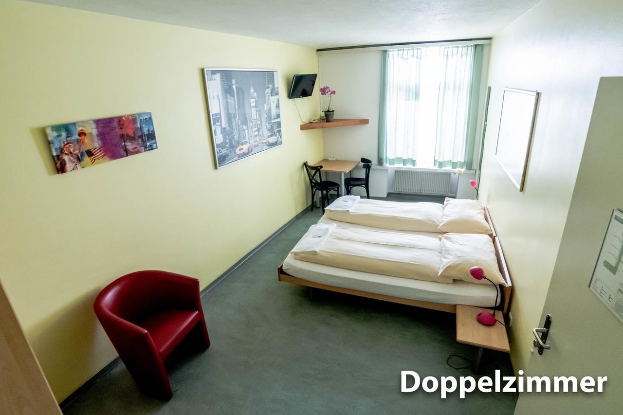 Hotel & Backpackers Zak Шафхаузен Экстерьер фото